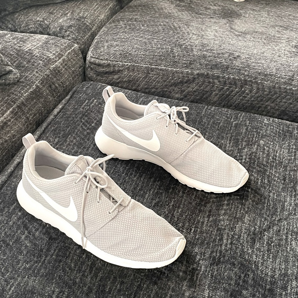 ✨Mens Nike Roshe Sneakers✨